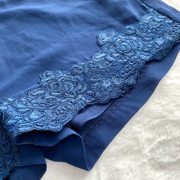 Francesca’s Boutique Shorts w/ Lace in Size Medium - Picture 3 of 10